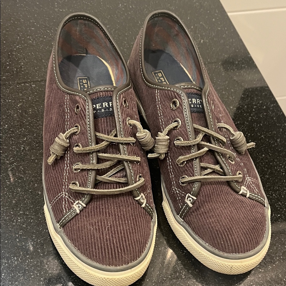 Sperry women’s Boat Shoes in Brown corduroy, slip in top sider.